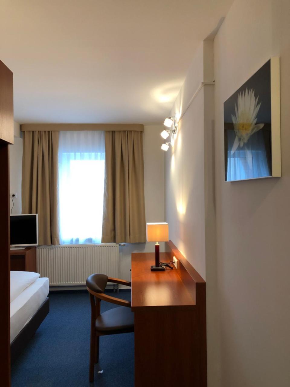 Hotel Mirabell Эрланген Экстерьер фото